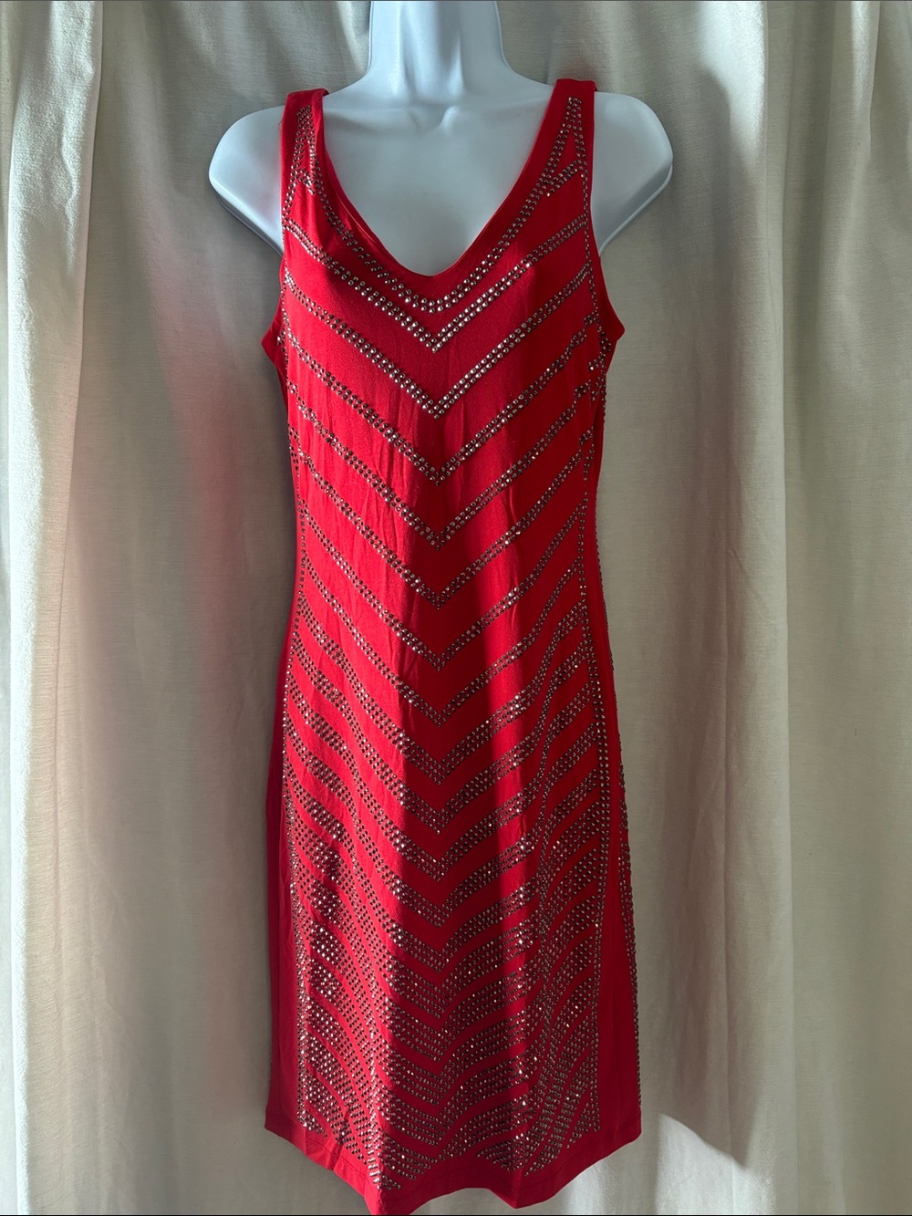 Carmen Marc Valvo Red V-Neck Embellished Chevron Sheath Dress